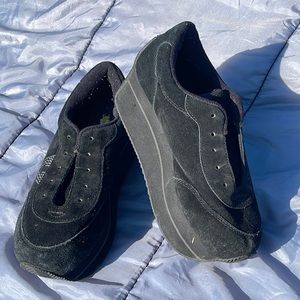 Vintage Black Volatile Platforms